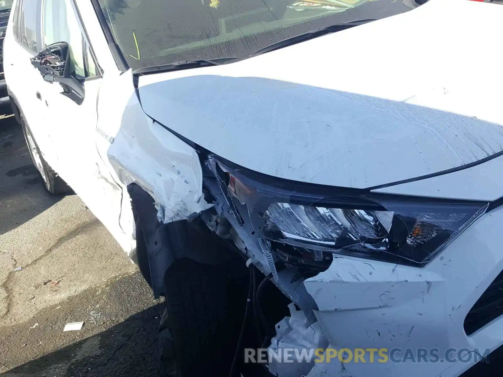 9 Photograph of a damaged car JTMMWRFV4KD017595 TOYOTA RAV4 2019