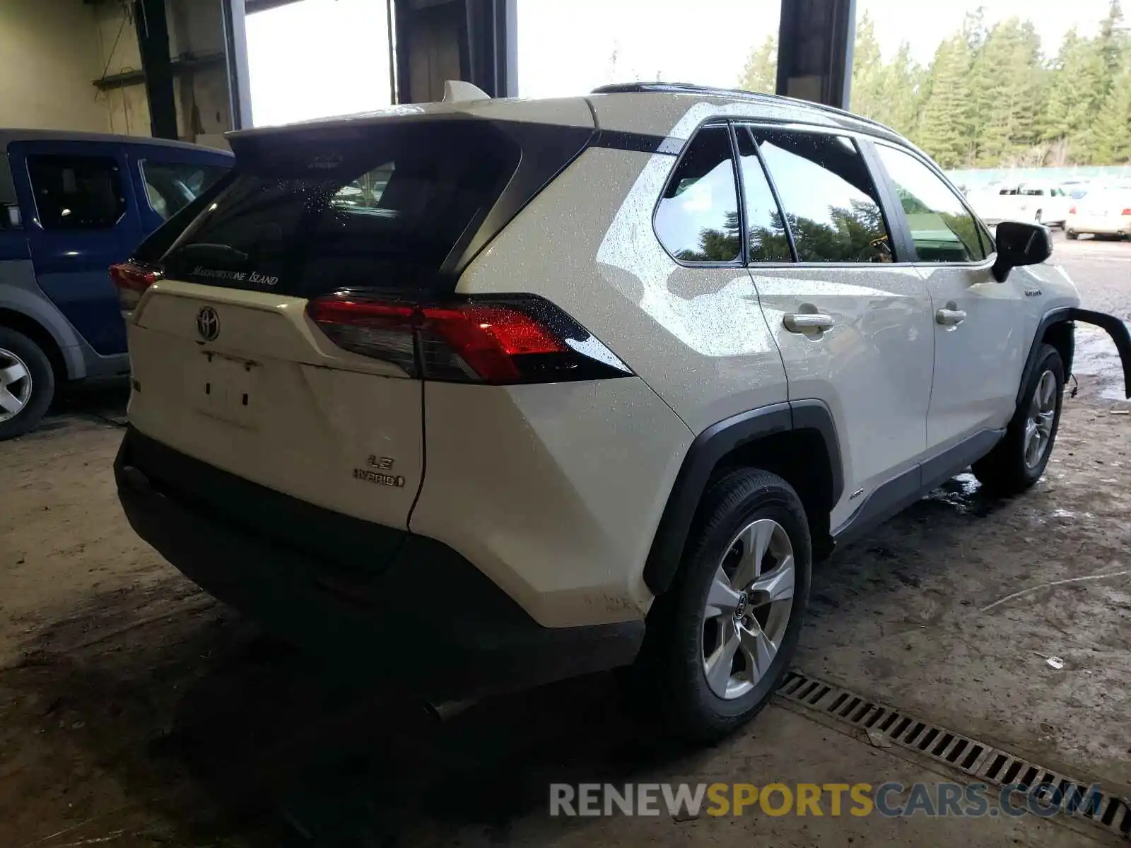 4 Photograph of a damaged car JTMMWRFV4KD022442 TOYOTA RAV4 2019