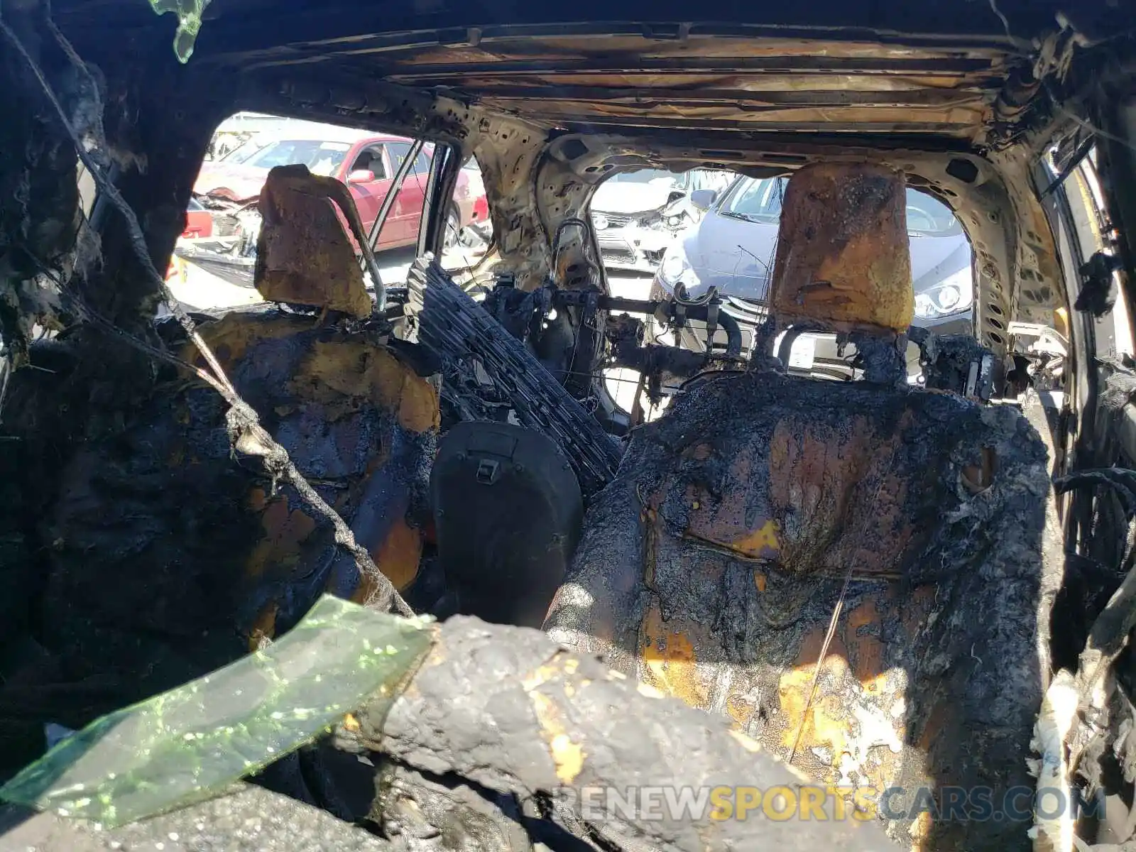 10 Photograph of a damaged car JTMMWRFV4KD506045 TOYOTA RAV4 2019