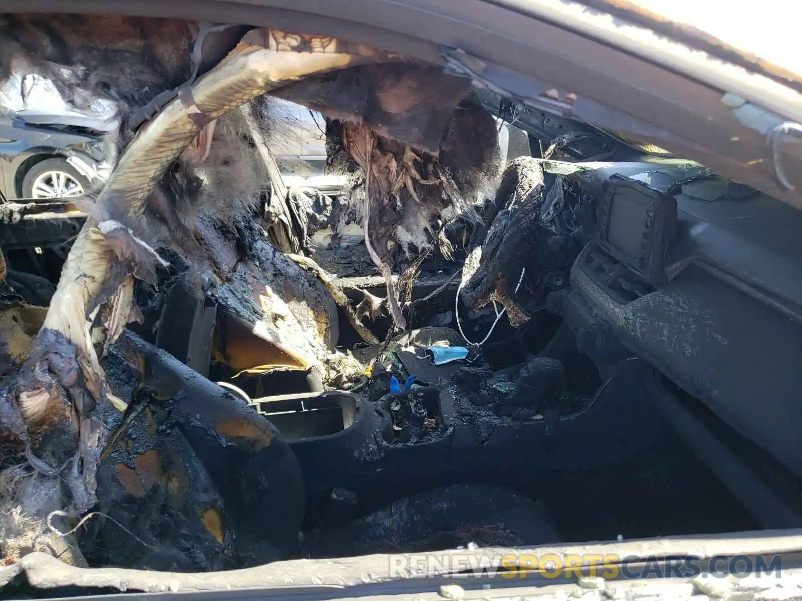 5 Photograph of a damaged car JTMMWRFV4KD506045 TOYOTA RAV4 2019