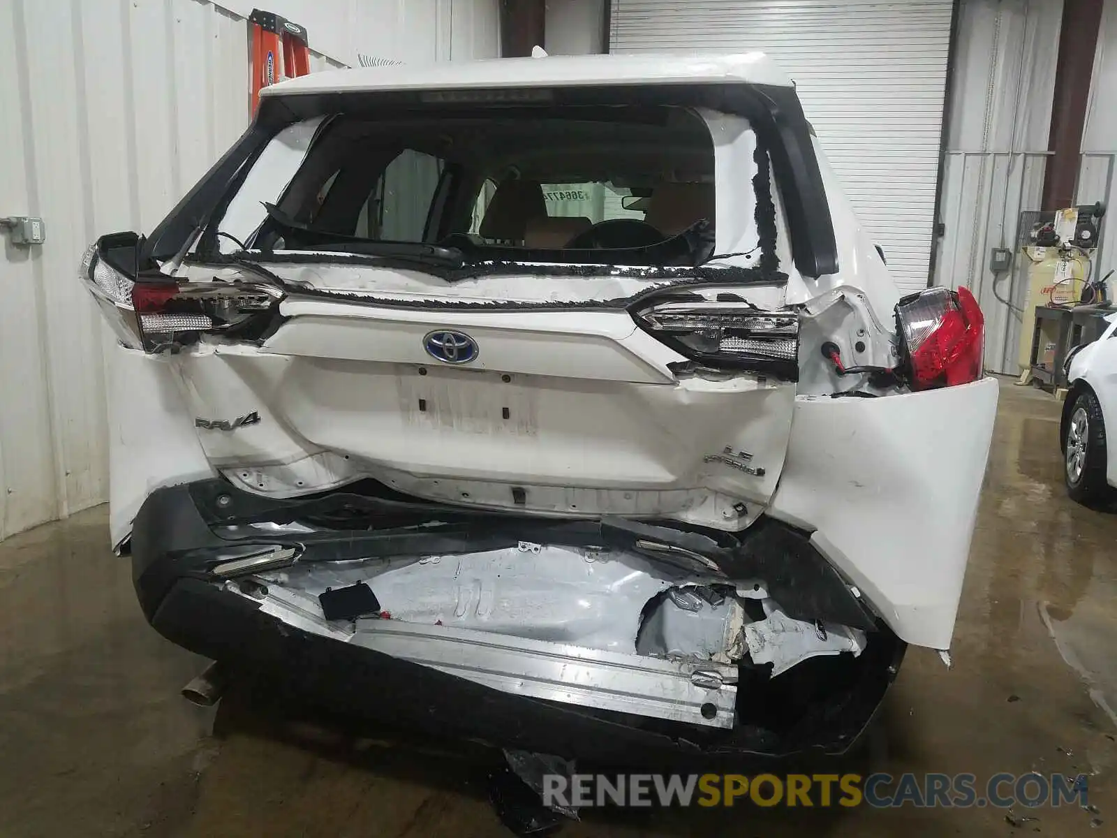 9 Photograph of a damaged car JTMMWRFV5KD008159 TOYOTA RAV4 2019