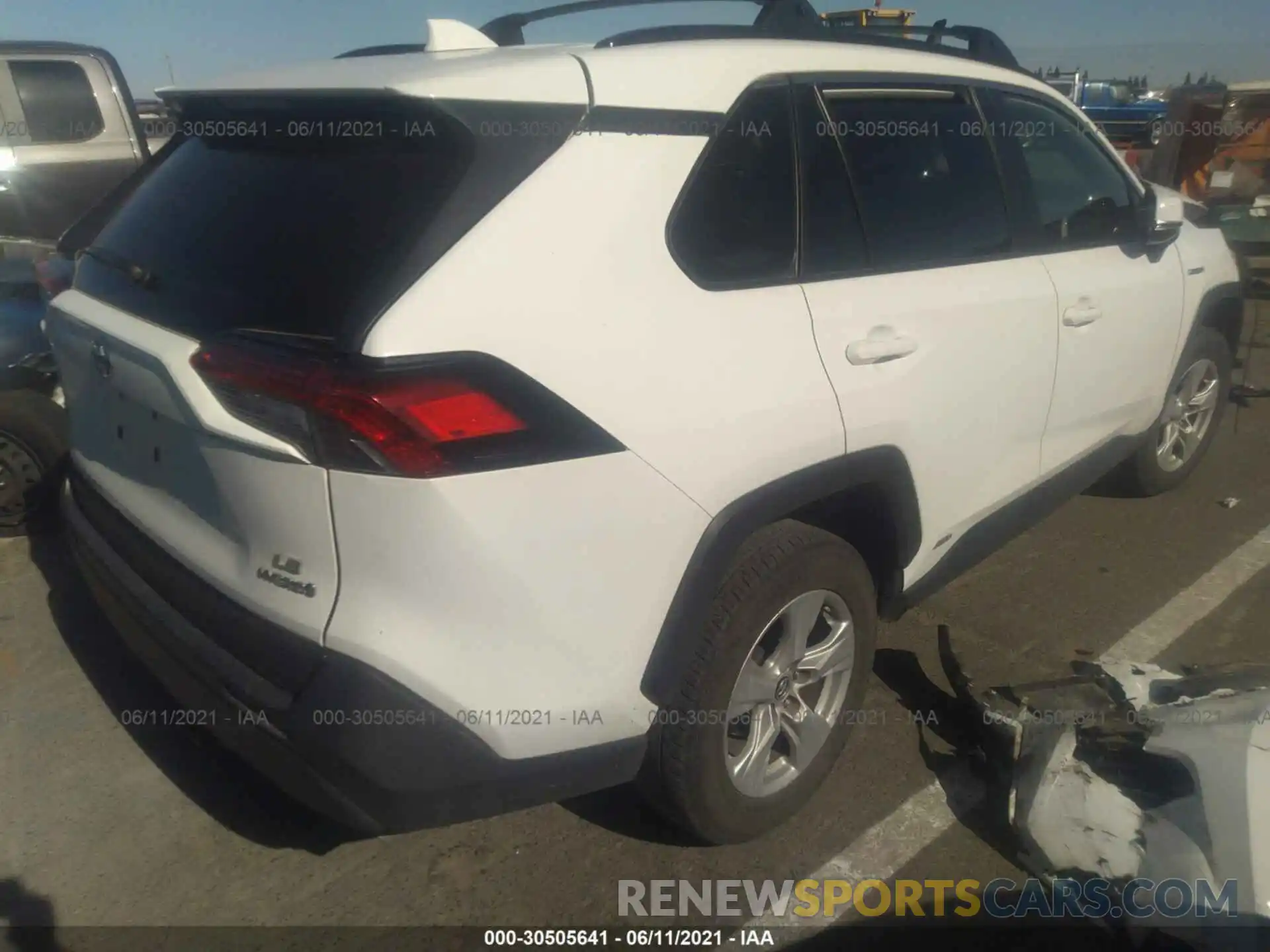 4 Photograph of a damaged car JTMMWRFV5KD018755 TOYOTA RAV4 2019