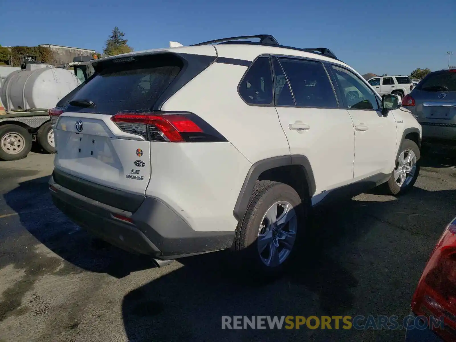 4 Photograph of a damaged car JTMMWRFV5KD024393 TOYOTA RAV4 2019