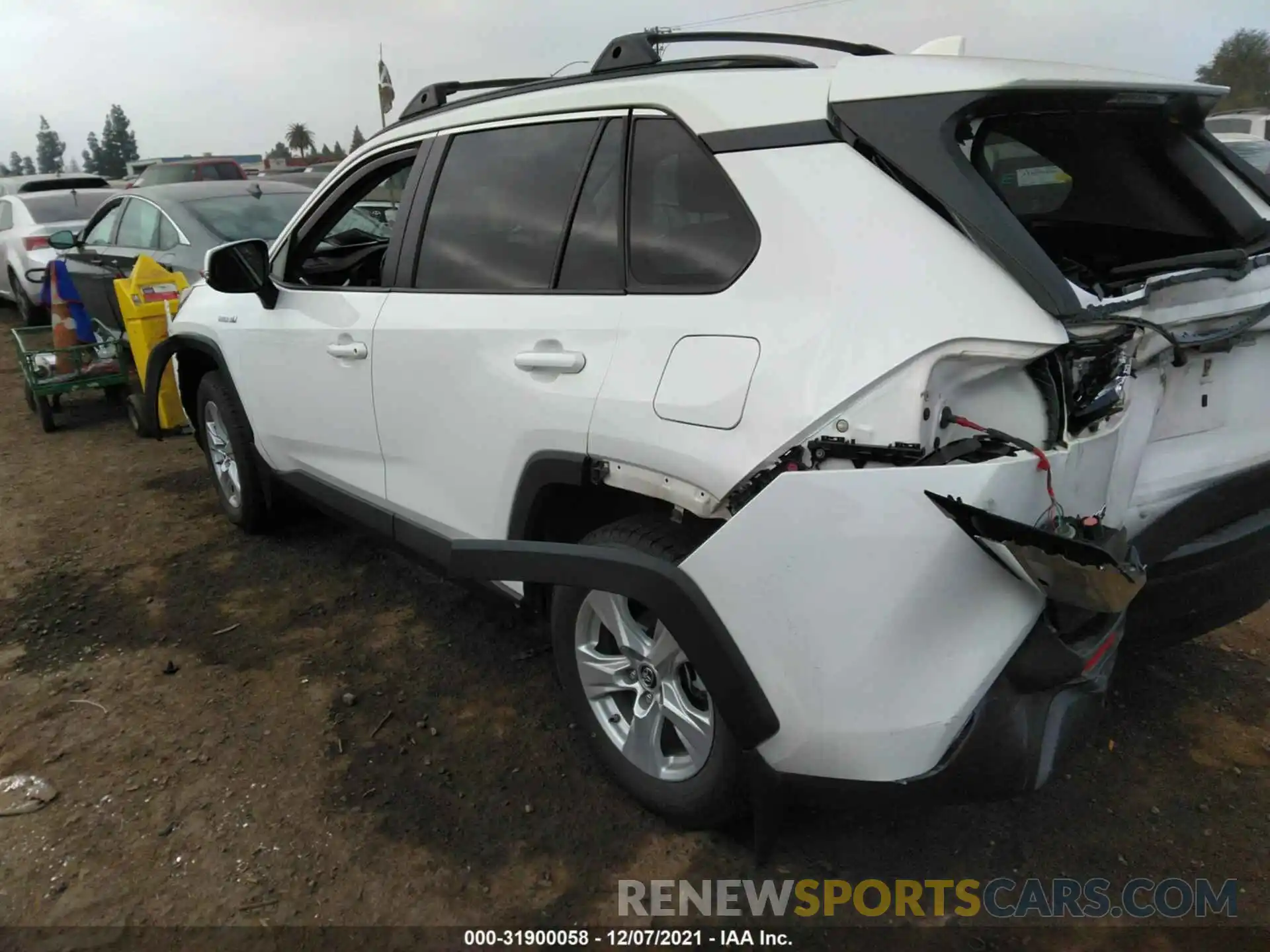 3 Фотография поврежденного автомобиля JTMMWRFV5KD512582 TOYOTA RAV4 2019