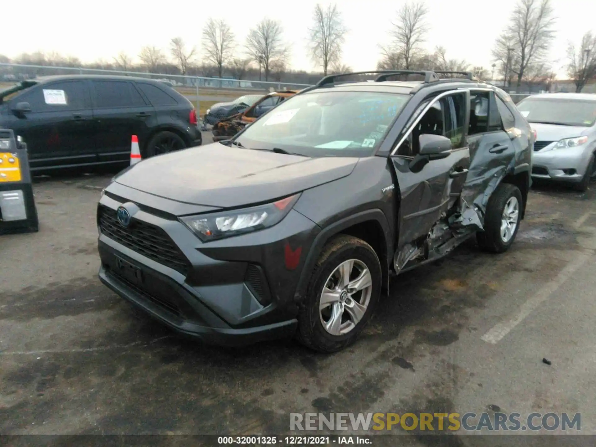 2 Фотография поврежденного автомобиля JTMMWRFV8KD010701 TOYOTA RAV4 2019