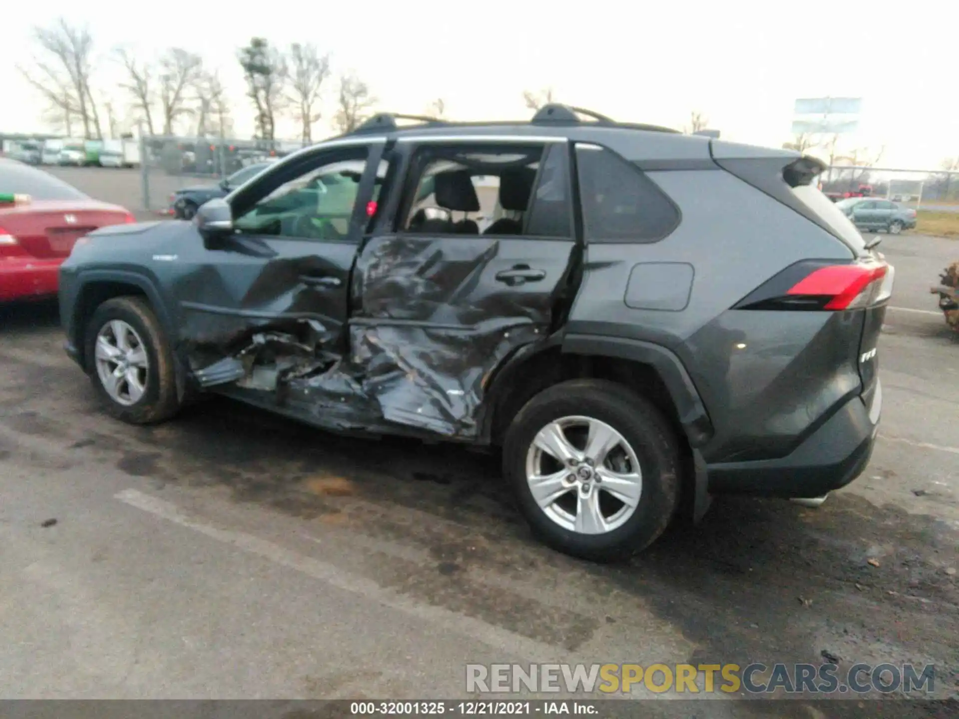 6 Photograph of a damaged car JTMMWRFV8KD010701 TOYOTA RAV4 2019