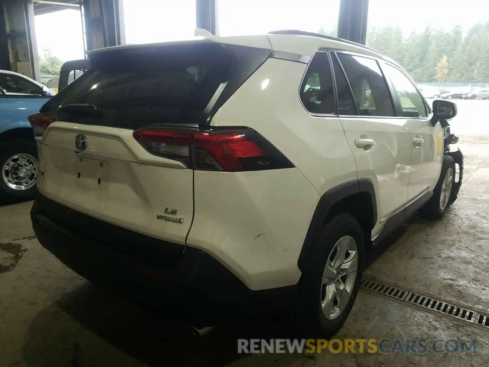 4 Фотография поврежденного автомобиля JTMMWRFV8KD013324 TOYOTA RAV4 2019