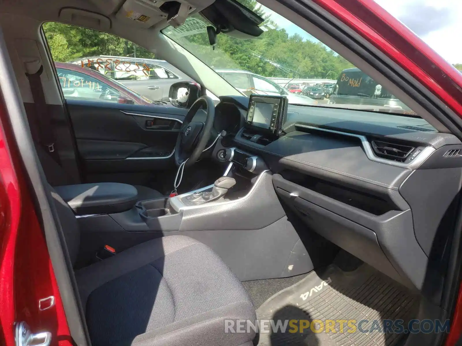 5 Photograph of a damaged car JTMMWRFV8KJ005774 TOYOTA RAV4 2019