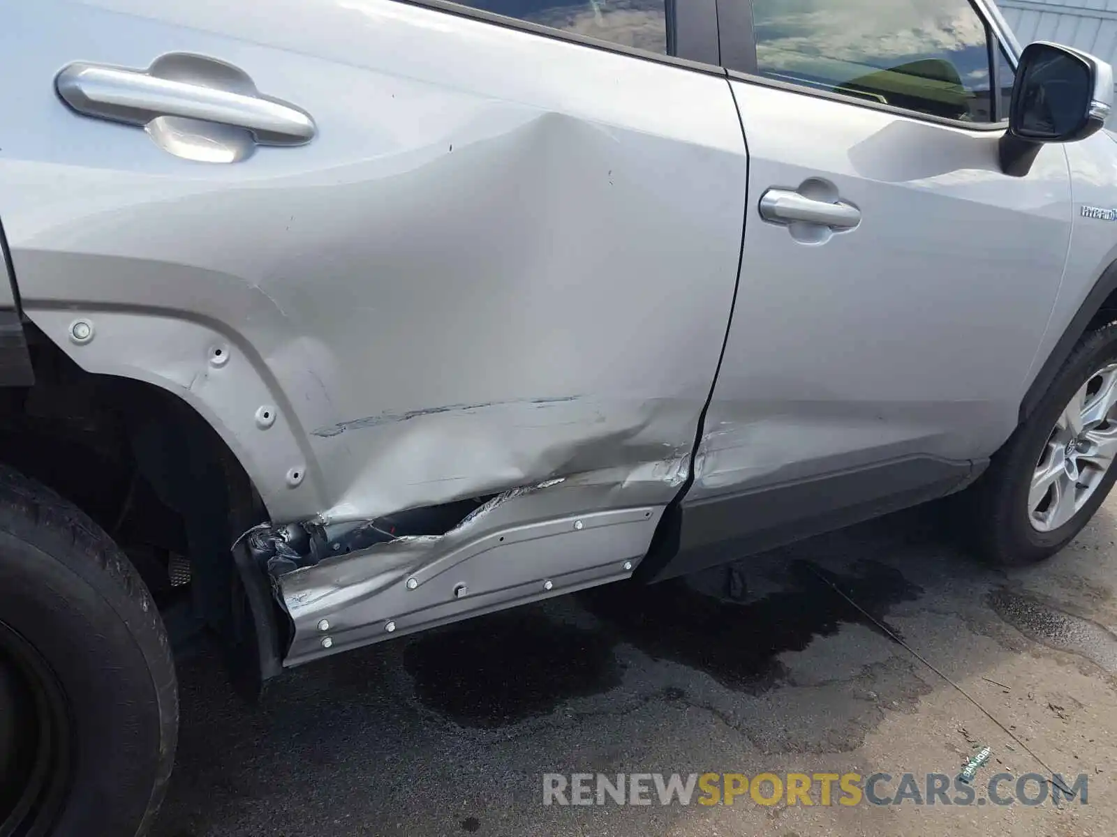 9 Photograph of a damaged car JTMMWRFV9KD017396 TOYOTA RAV4 2019