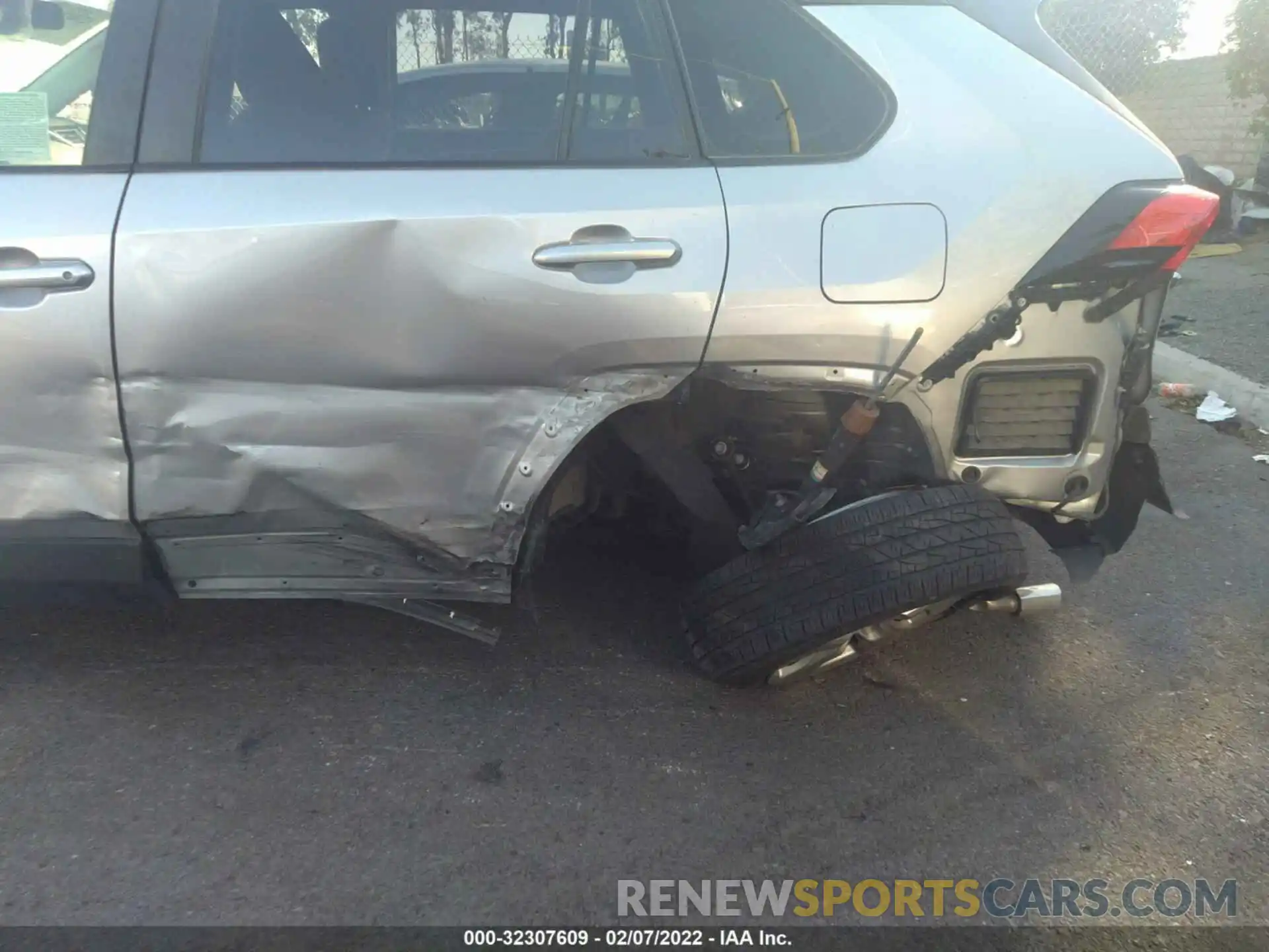 6 Photograph of a damaged car JTMMWRFV9KD503822 TOYOTA RAV4 2019