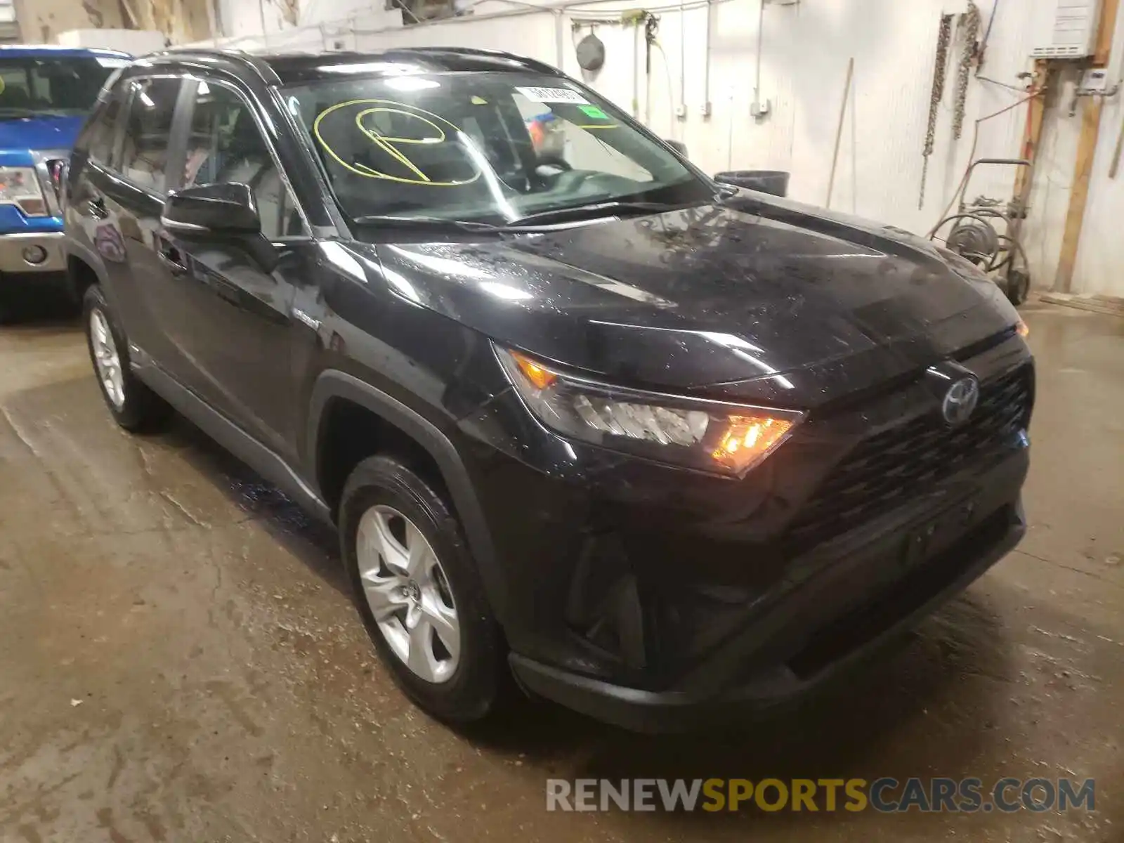 1 Photograph of a damaged car JTMMWRFV9KD524900 TOYOTA RAV4 2019