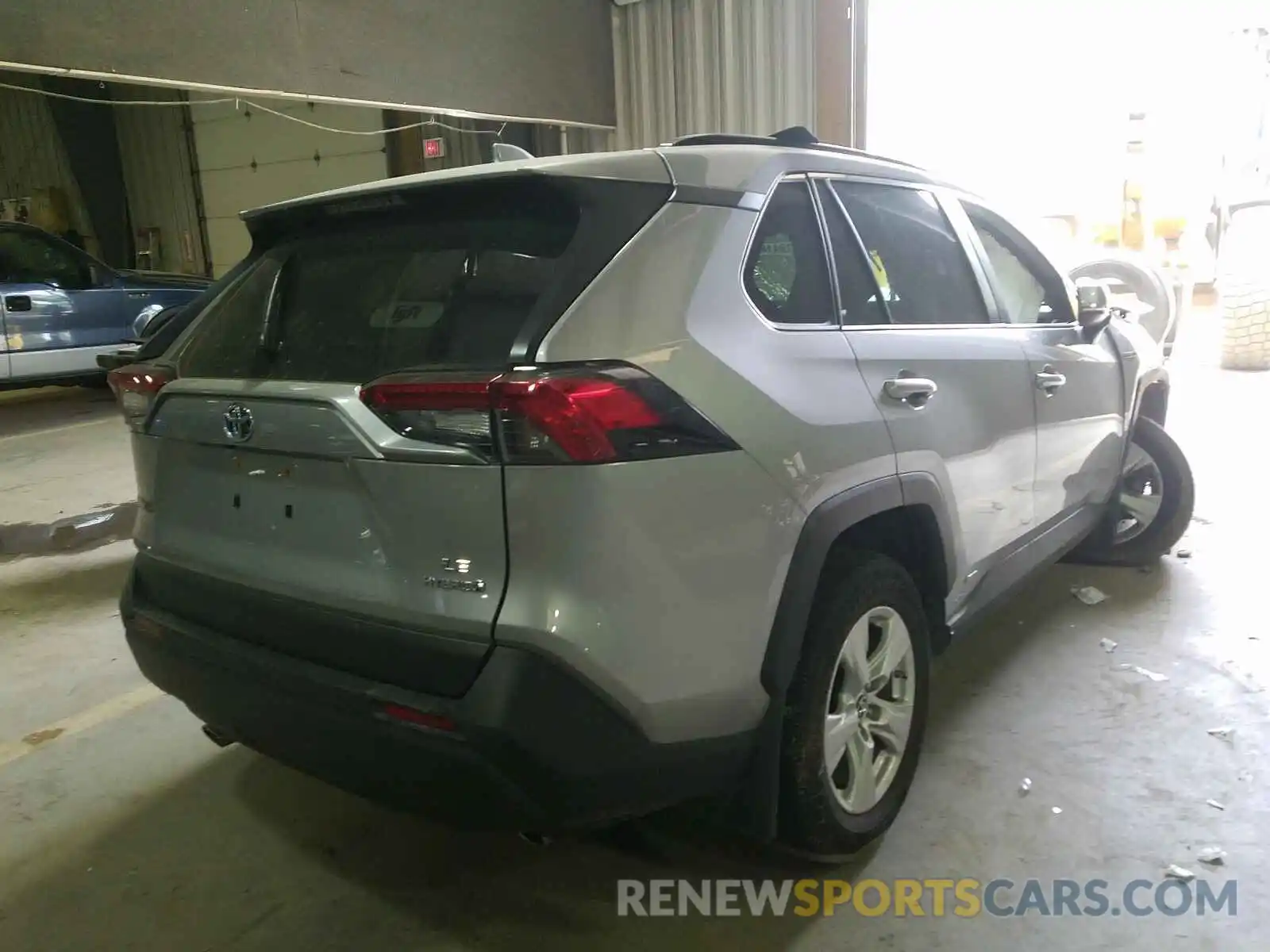 4 Фотография поврежденного автомобиля JTMMWRFVXKD035082 TOYOTA RAV4 2019