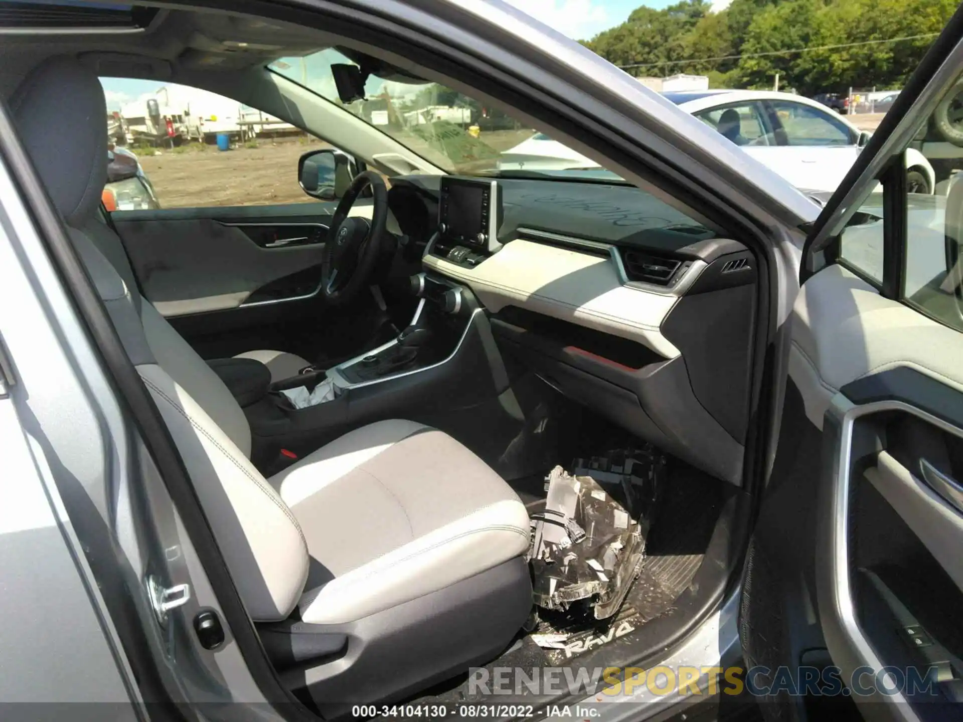 5 Photograph of a damaged car JTMN1RFV0KD041699 TOYOTA RAV4 2019