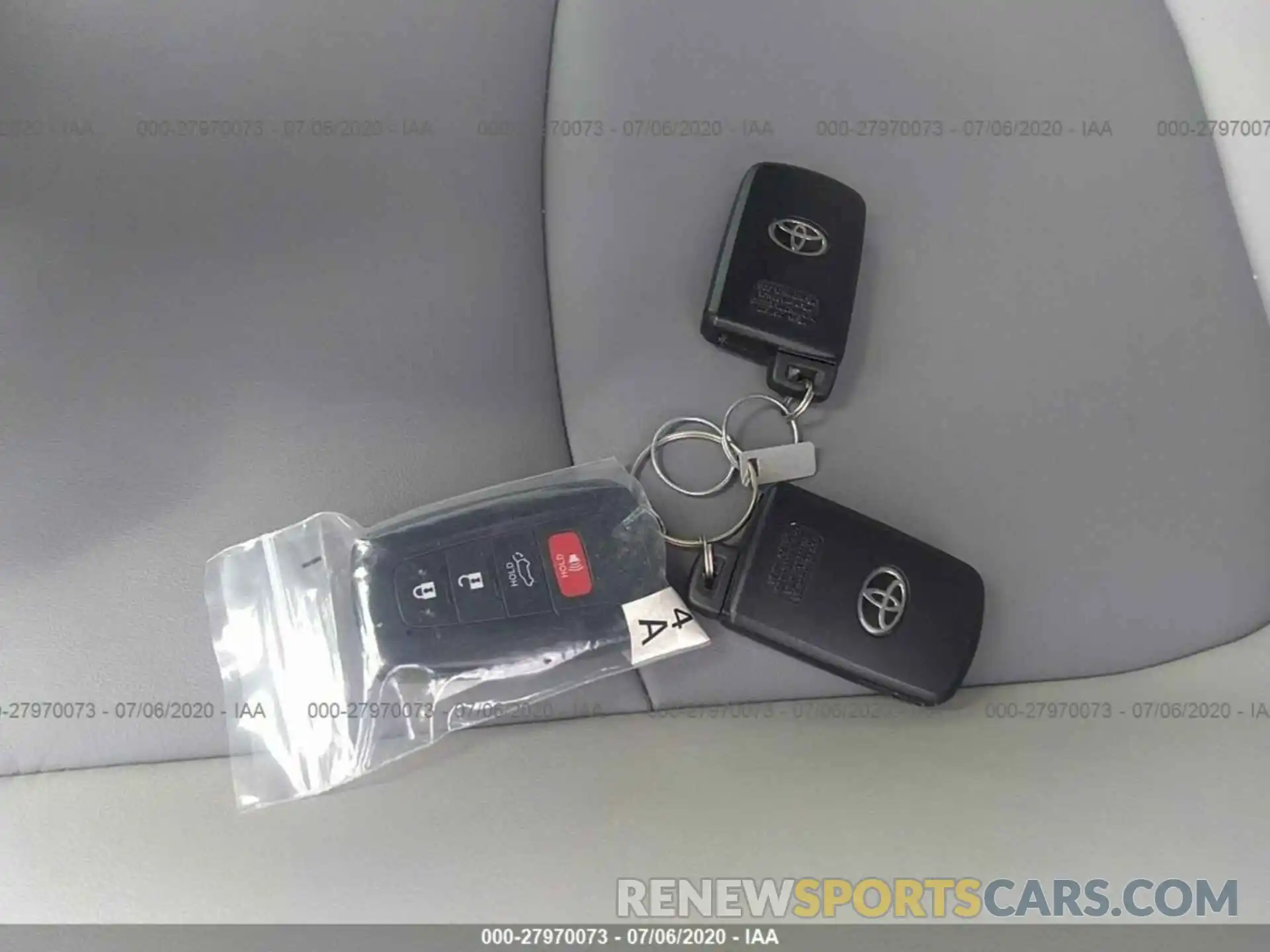 11 Фотография поврежденного автомобиля JTMN1RFV0KD045431 TOYOTA RAV4 2019