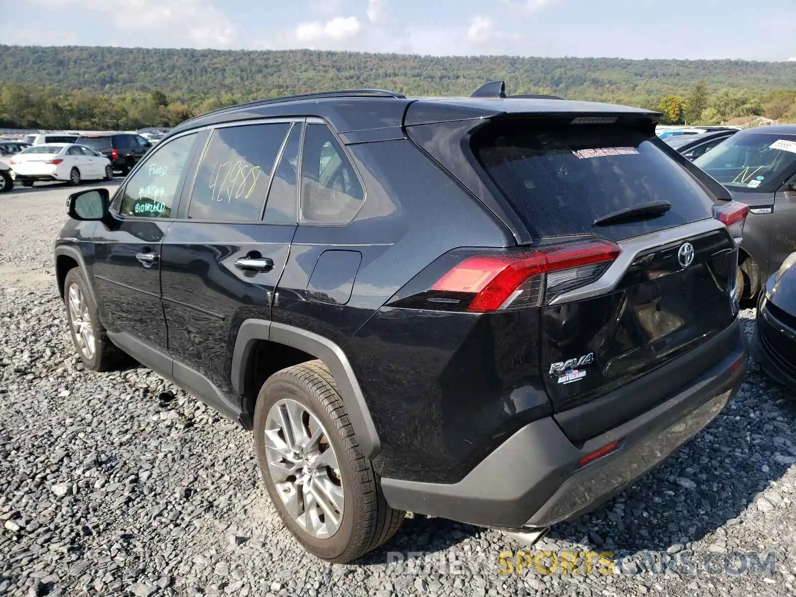 3 Фотография поврежденного автомобиля JTMN1RFV1KD502781 TOYOTA RAV4 2019