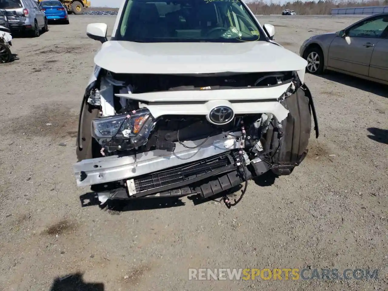 9 Photograph of a damaged car JTMN1RFV1KJ020278 TOYOTA RAV4 2019