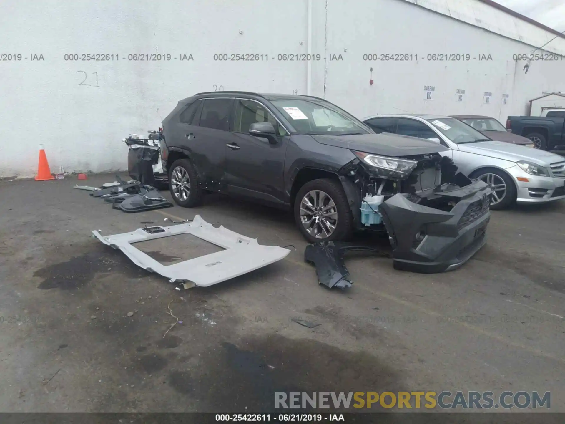 1 Photograph of a damaged car JTMN1RFV2KD509349 TOYOTA RAV4 2019