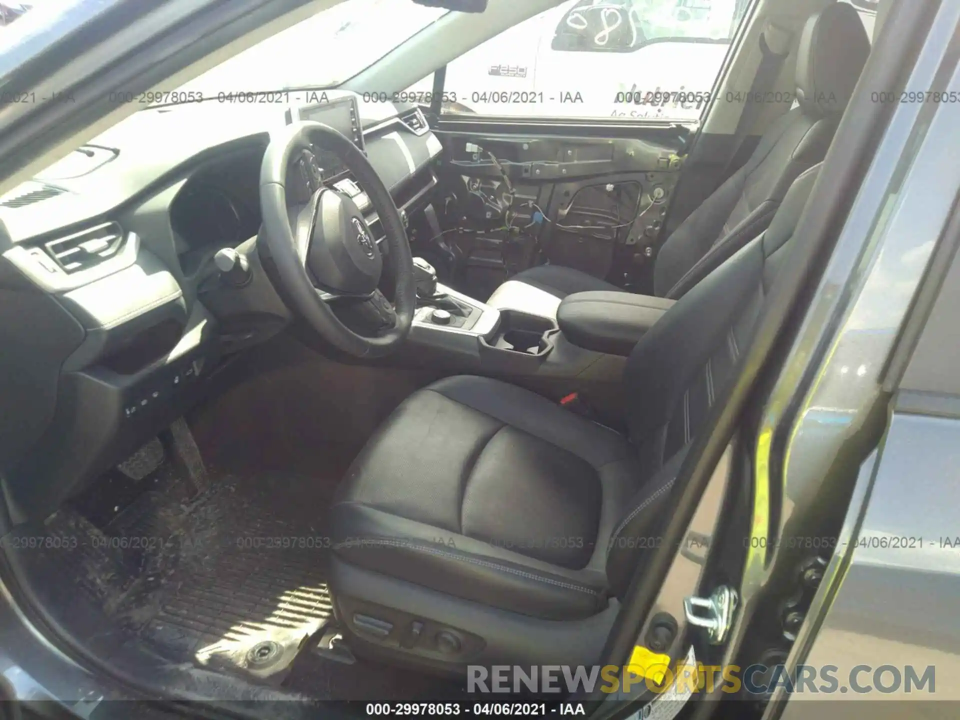 5 Photograph of a damaged car JTMN1RFV2KD509626 TOYOTA RAV4 2019