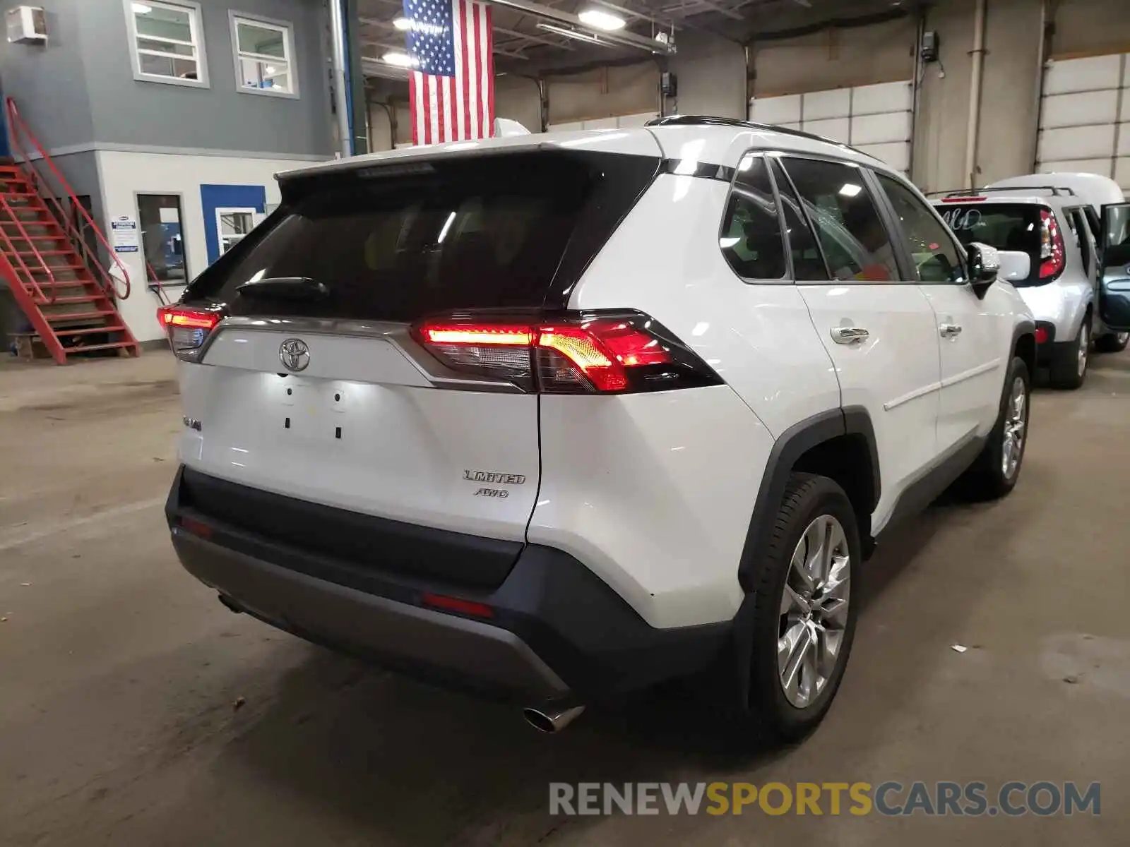 4 Photograph of a damaged car JTMN1RFV2KJ006647 TOYOTA RAV4 2019