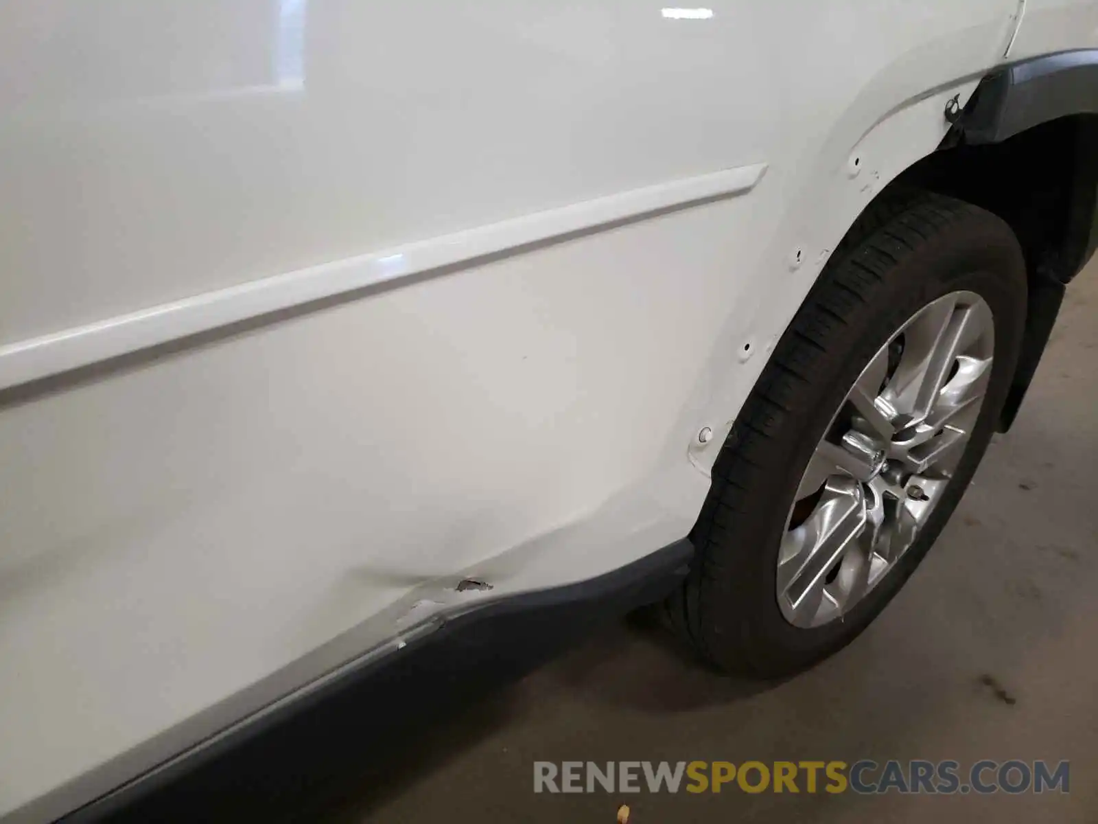 9 Photograph of a damaged car JTMN1RFV2KJ006647 TOYOTA RAV4 2019