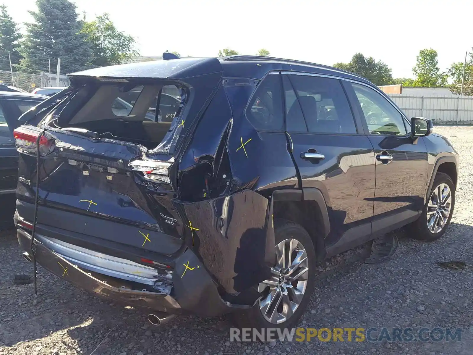 4 Photograph of a damaged car JTMN1RFV2KJ009662 TOYOTA RAV4 2019