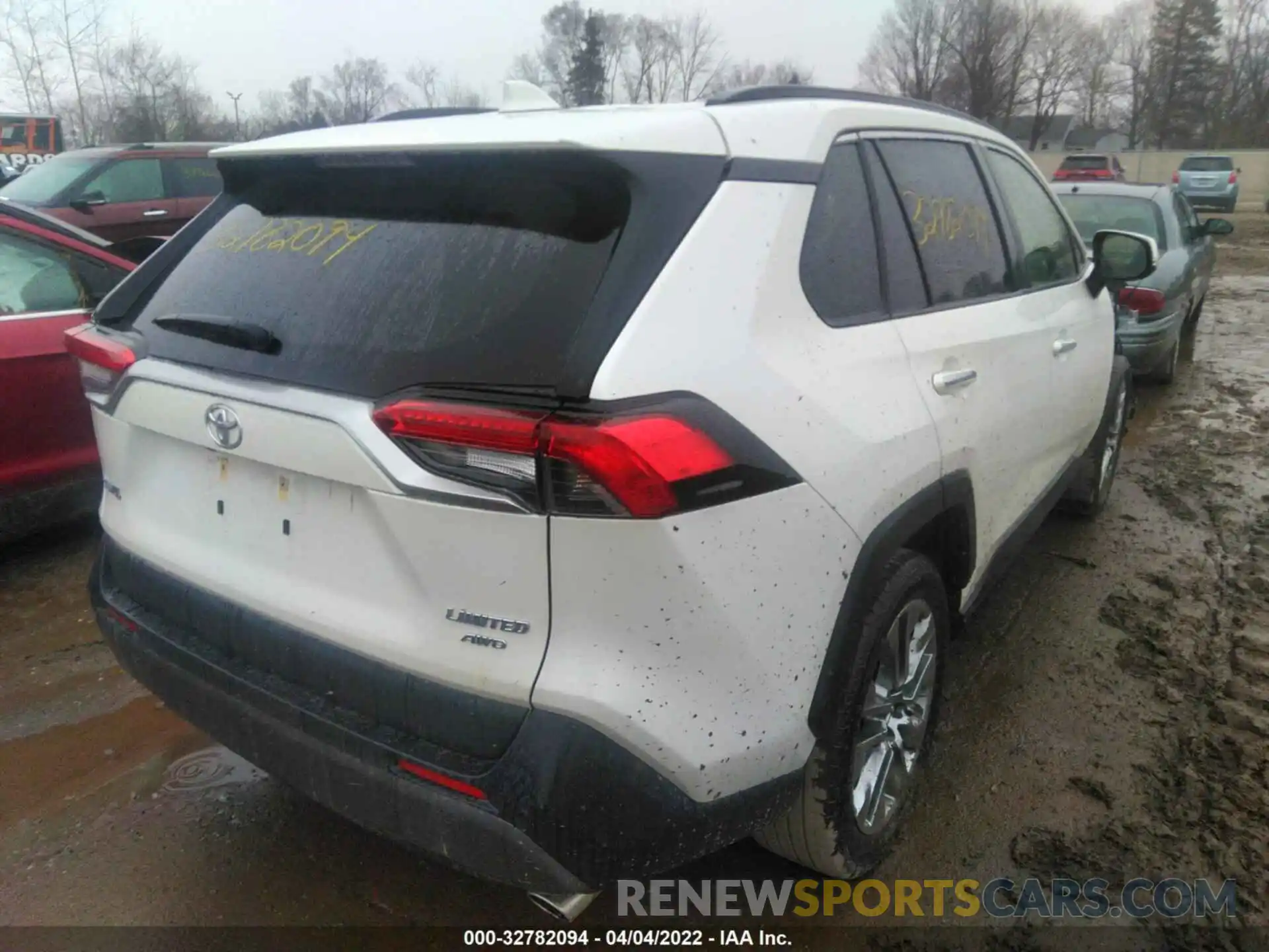 4 Photograph of a damaged car JTMN1RFV2KJ020483 TOYOTA RAV4 2019