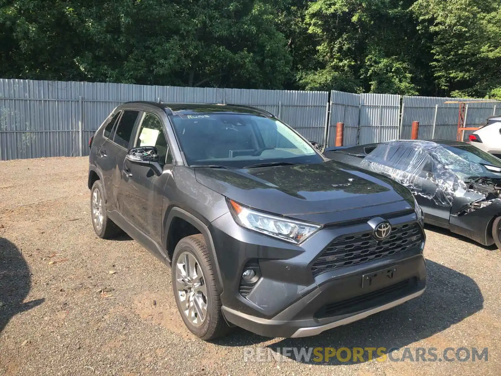 1 Photograph of a damaged car JTMN1RFV3KD503382 TOYOTA RAV4 2019