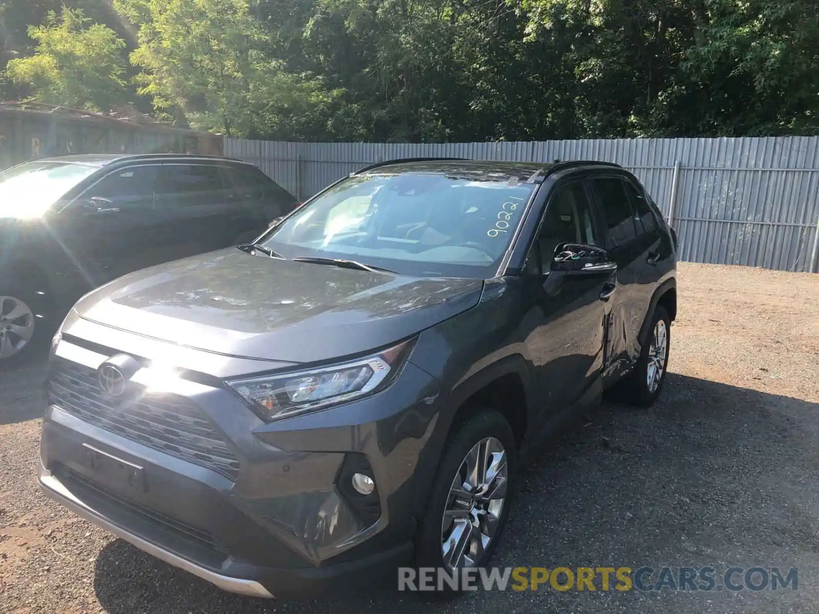 2 Фотография поврежденного автомобиля JTMN1RFV3KD503382 TOYOTA RAV4 2019