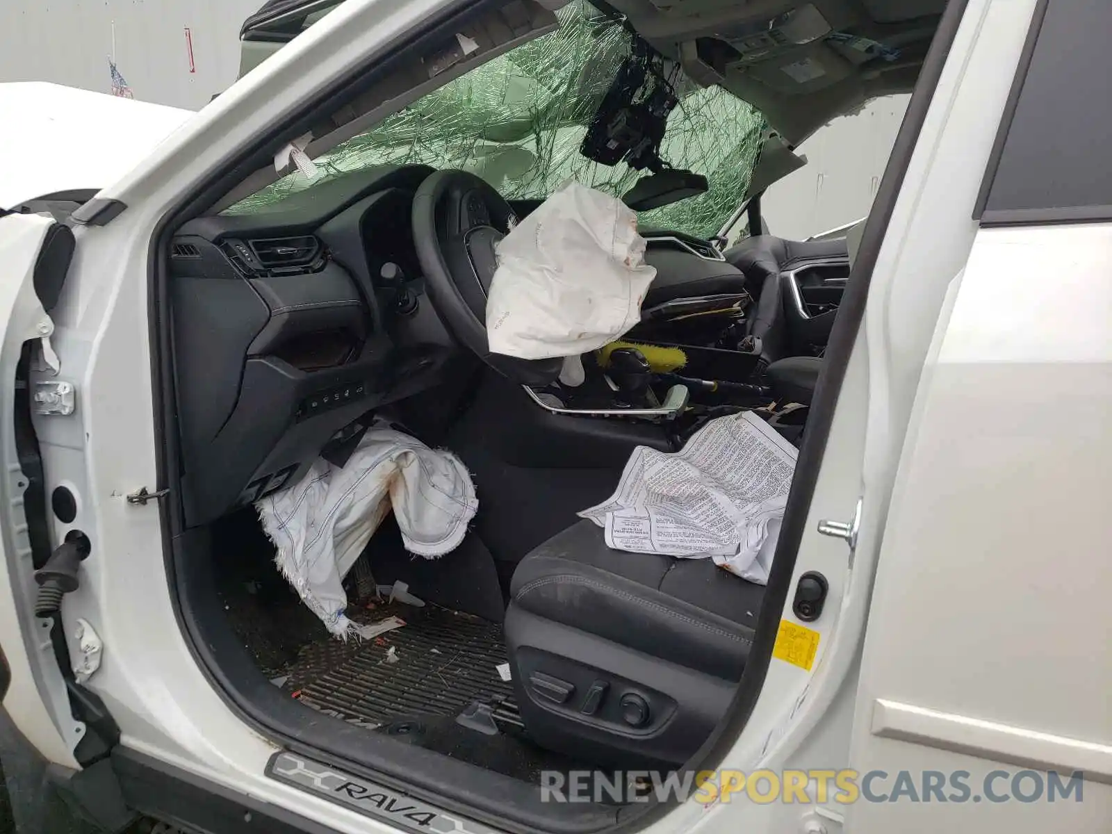 5 Photograph of a damaged car JTMN1RFV3KD517850 TOYOTA RAV4 2019