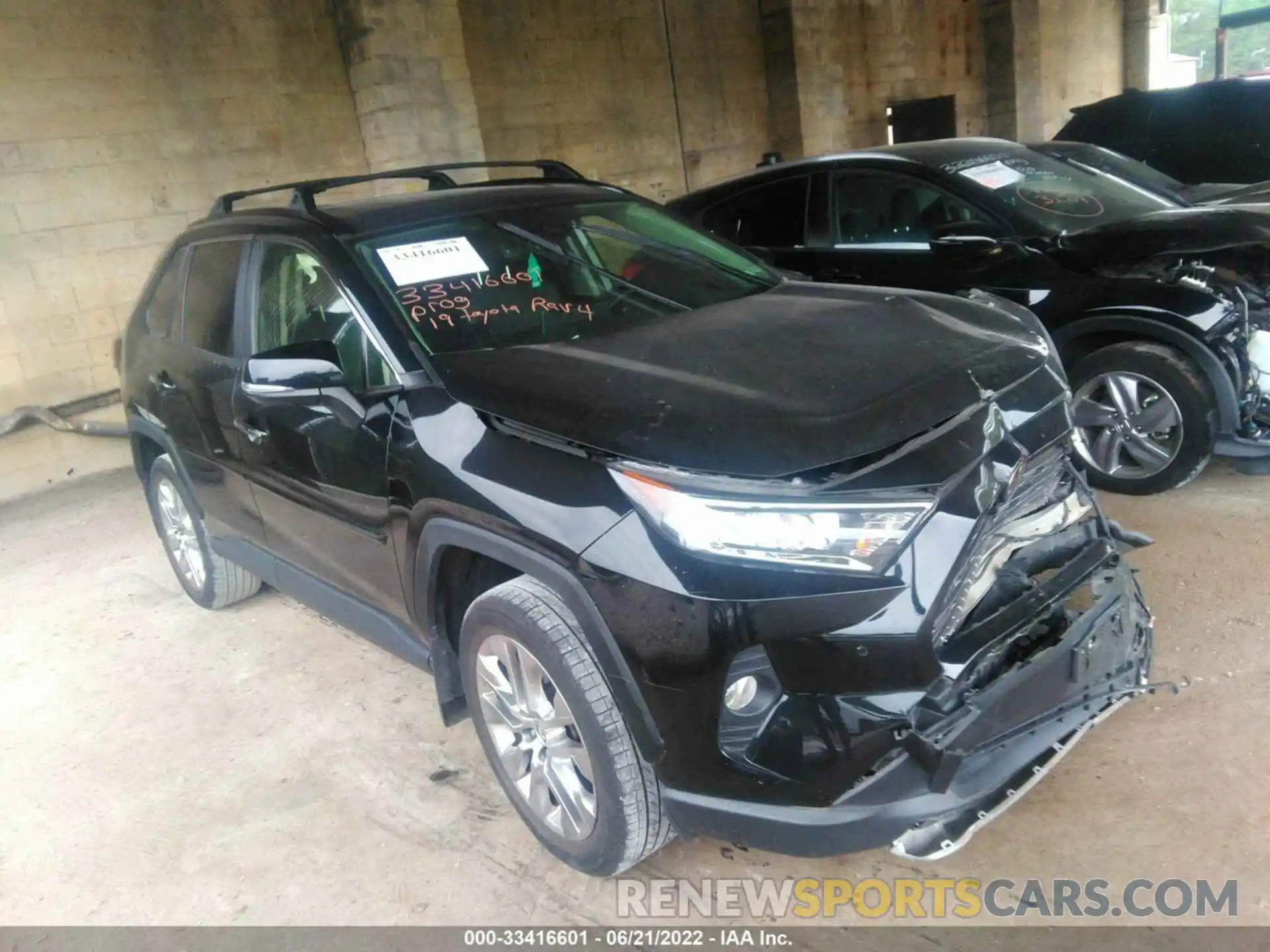 1 Photograph of a damaged car JTMN1RFV4KD502287 TOYOTA RAV4 2019