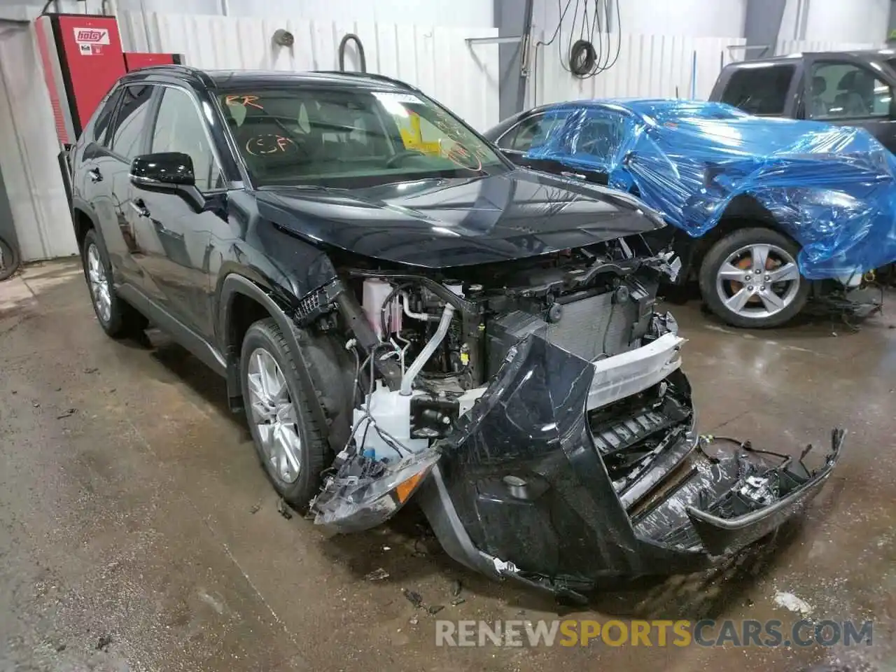 1 Photograph of a damaged car JTMN1RFV5KD036269 TOYOTA RAV4 2019