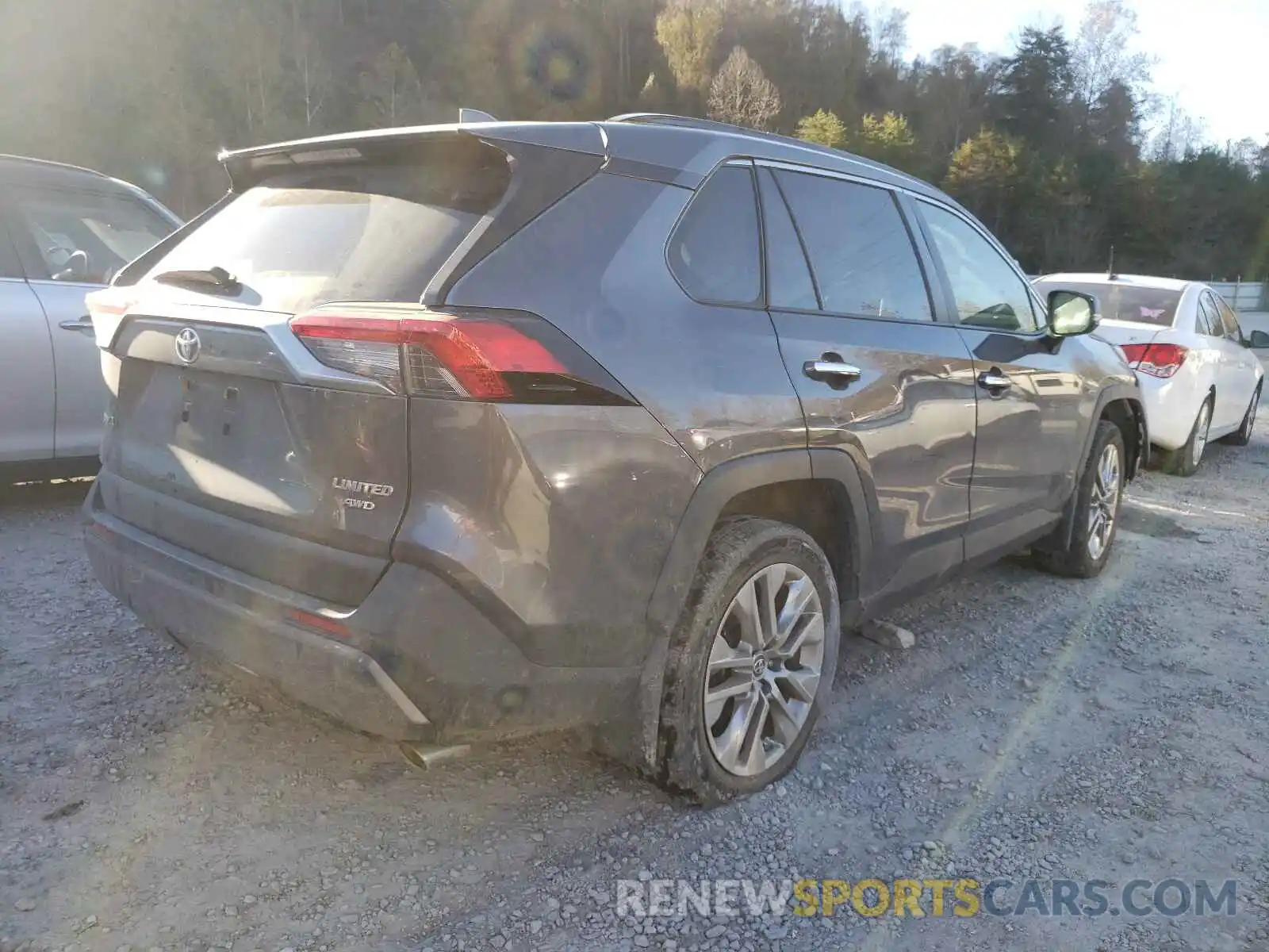 4 Photograph of a damaged car JTMN1RFV7KD022857 TOYOTA RAV4 2019