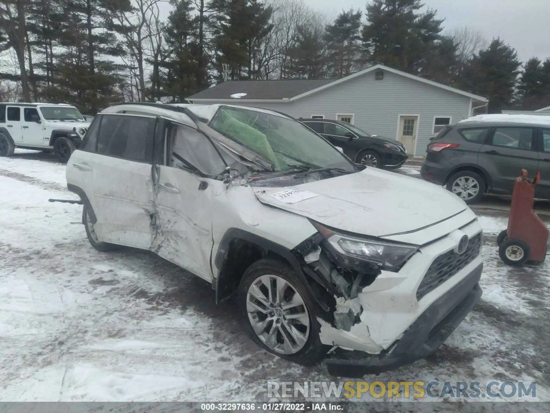 1 Photograph of a damaged car JTMN1RFV8KJ001226 TOYOTA RAV4 2019