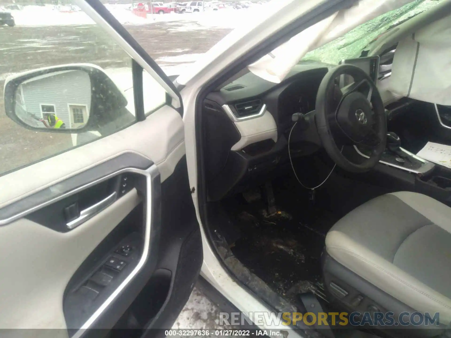 5 Photograph of a damaged car JTMN1RFV8KJ001226 TOYOTA RAV4 2019