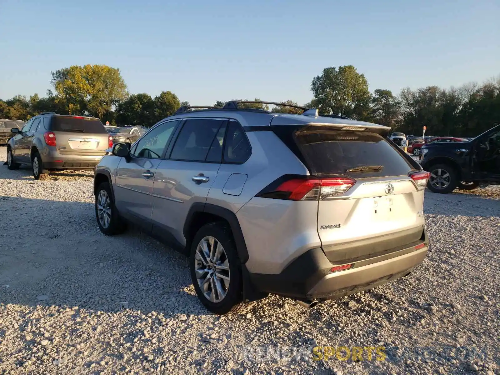 3 Photograph of a damaged car JTMN1RFV9KD521580 TOYOTA RAV4 2019