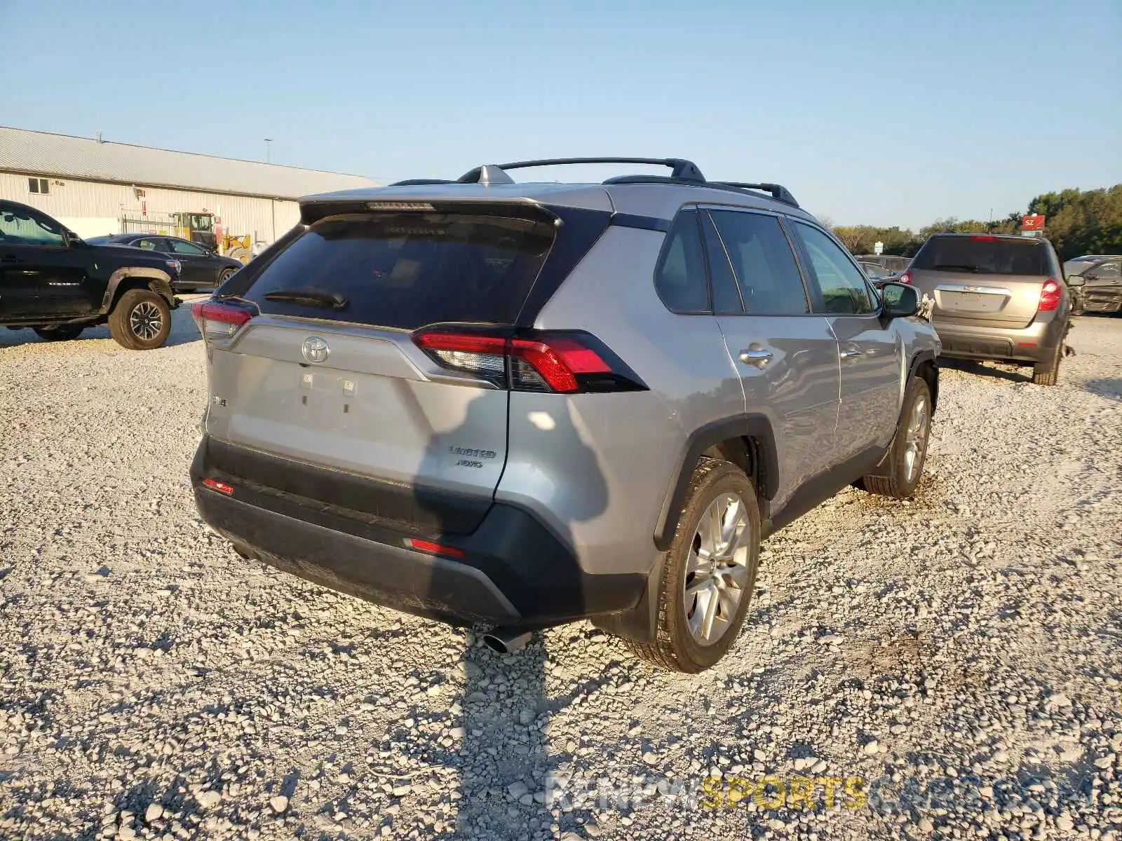 4 Photograph of a damaged car JTMN1RFV9KD521580 TOYOTA RAV4 2019