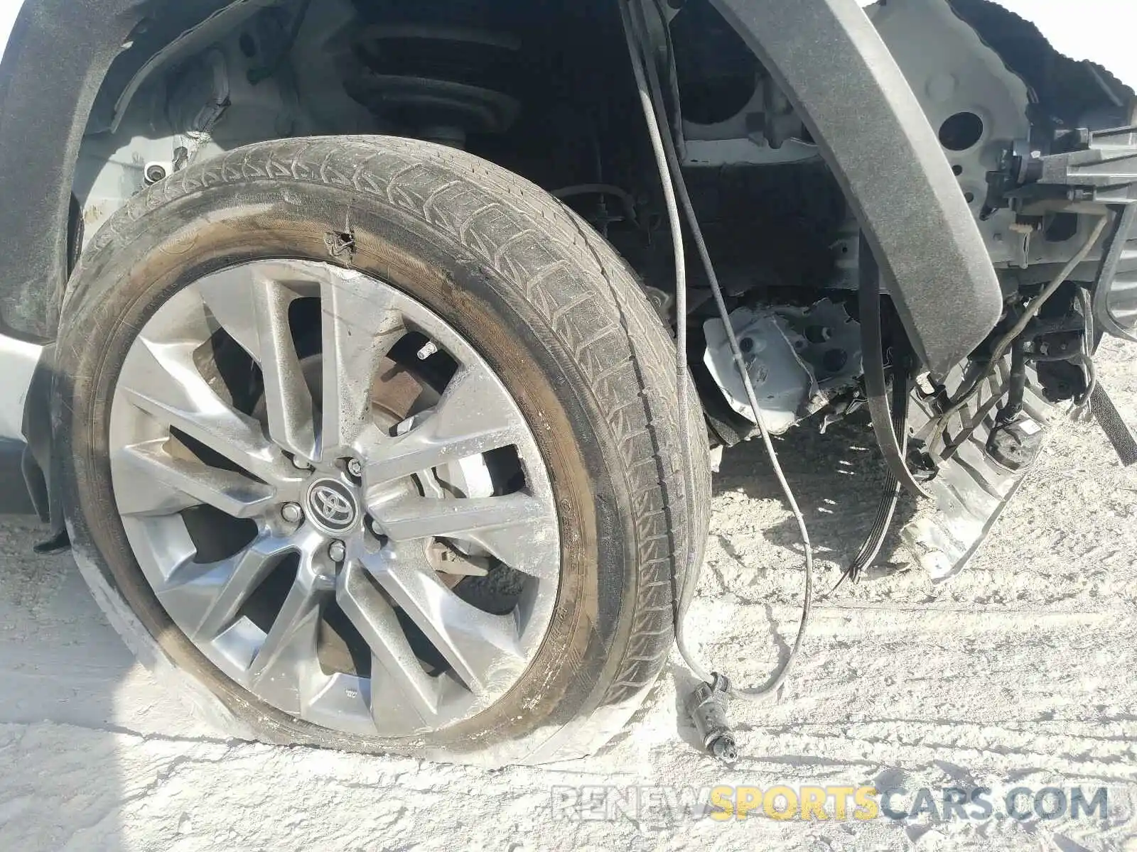 9 Фотография поврежденного автомобиля JTMN1RFVXKD021251 TOYOTA RAV4 2019