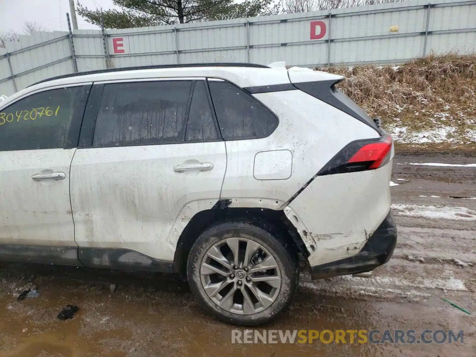 9 Photograph of a damaged car JTMN1RFVXKD518882 TOYOTA RAV4 2019