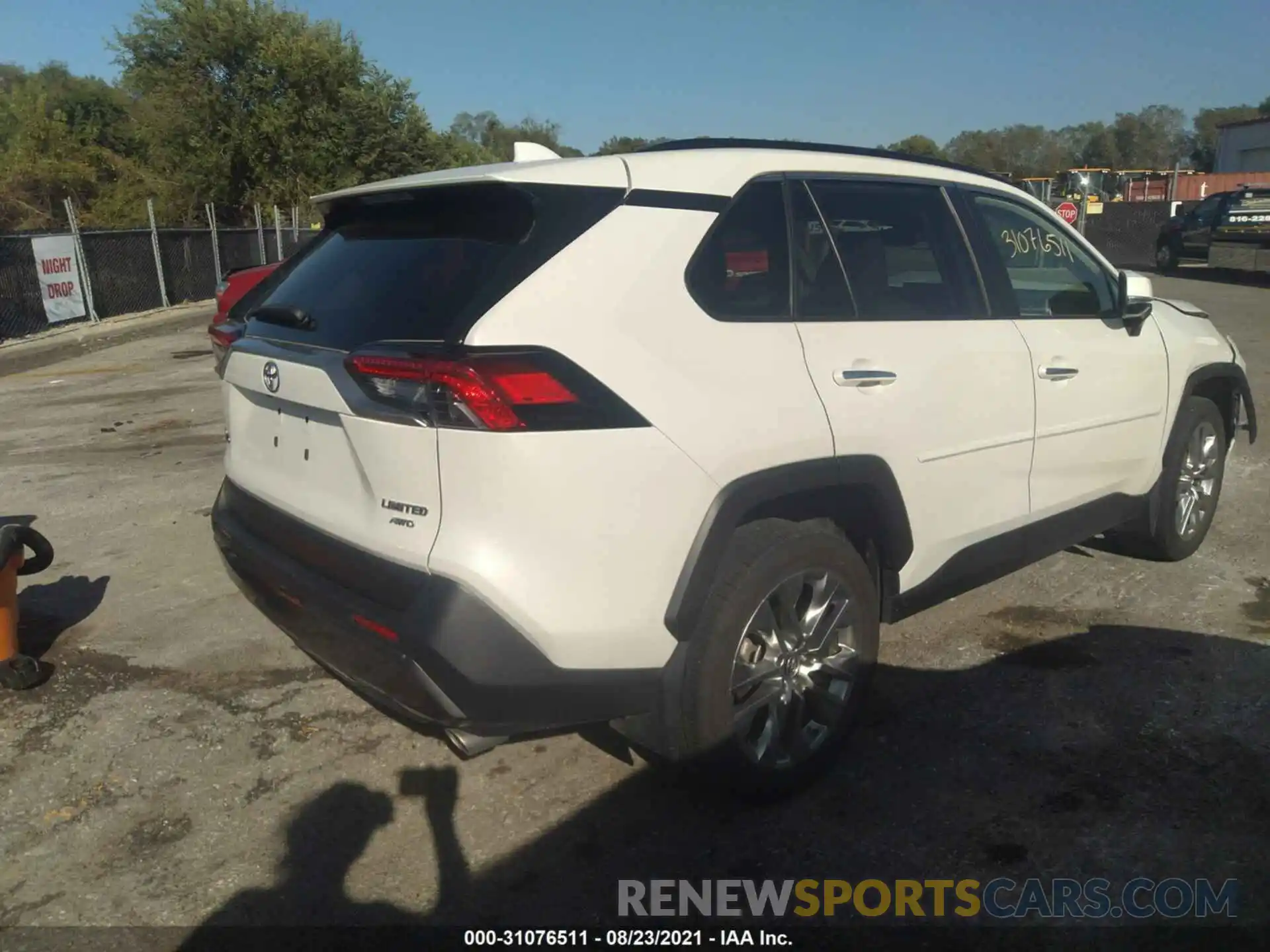 4 Photograph of a damaged car JTMN1RFVXKJ006847 TOYOTA RAV4 2019