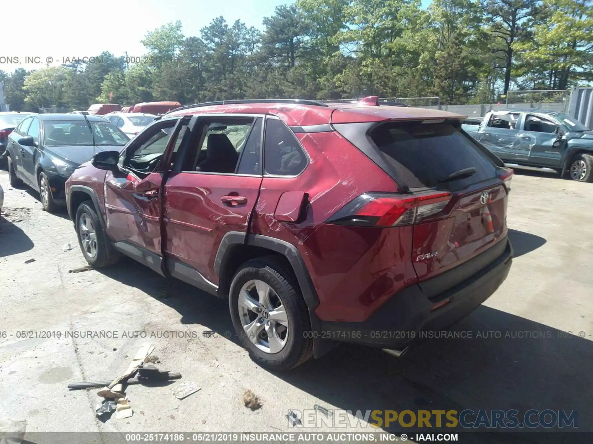 3 Photograph of a damaged car JTMP1RFV0KD003334 TOYOTA RAV4 2019