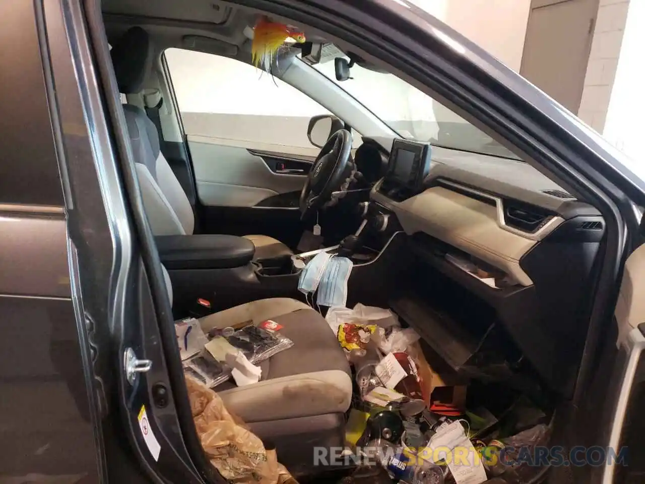 5 Photograph of a damaged car JTMP1RFV0KD007366 TOYOTA RAV4 2019