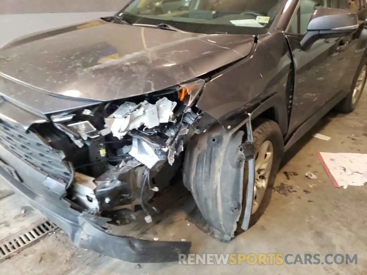 9 Photograph of a damaged car JTMP1RFV0KD007366 TOYOTA RAV4 2019