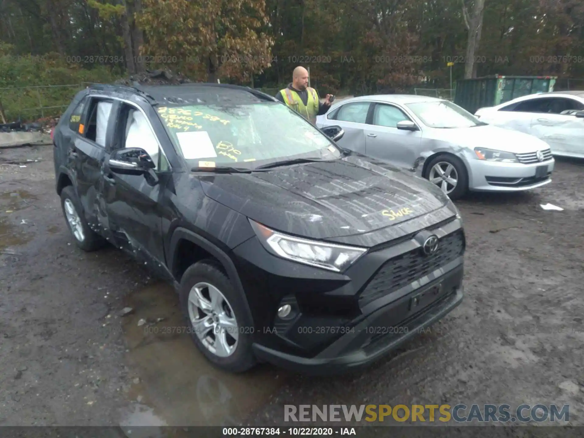 1 Photograph of a damaged car JTMP1RFV0KD009117 TOYOTA RAV4 2019