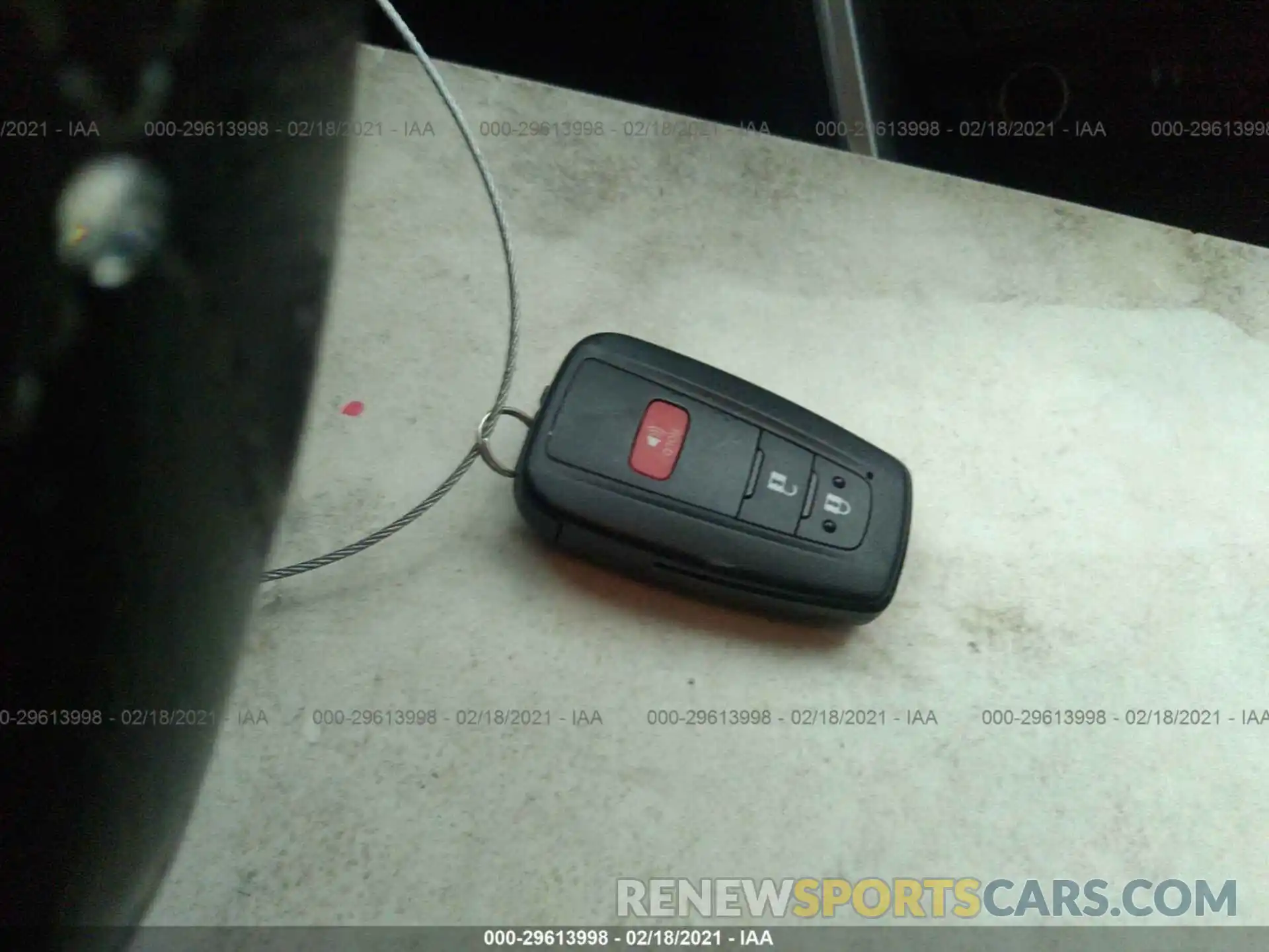 11 Photograph of a damaged car JTMP1RFV0KD009344 TOYOTA RAV4 2019