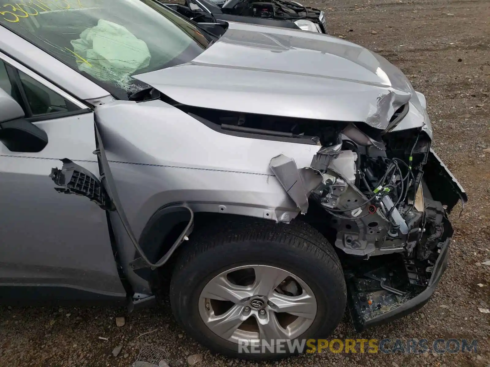 9 Photograph of a damaged car JTMP1RFV0KD011563 TOYOTA RAV4 2019