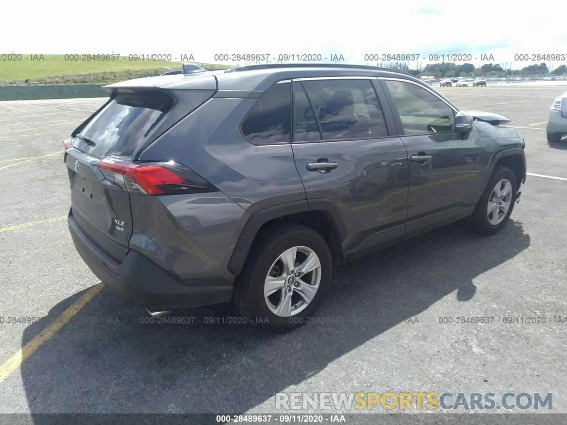 4 Photograph of a damaged car JTMP1RFV0KD013040 TOYOTA RAV4 2019