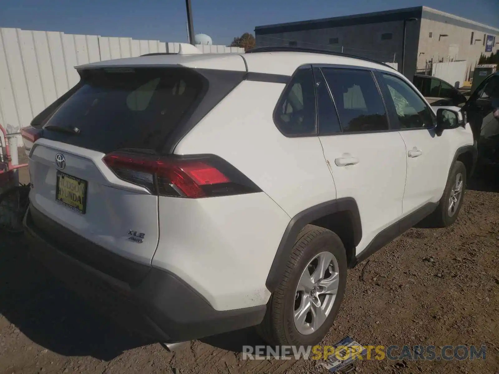 4 Photograph of a damaged car JTMP1RFV0KD016164 TOYOTA RAV4 2019