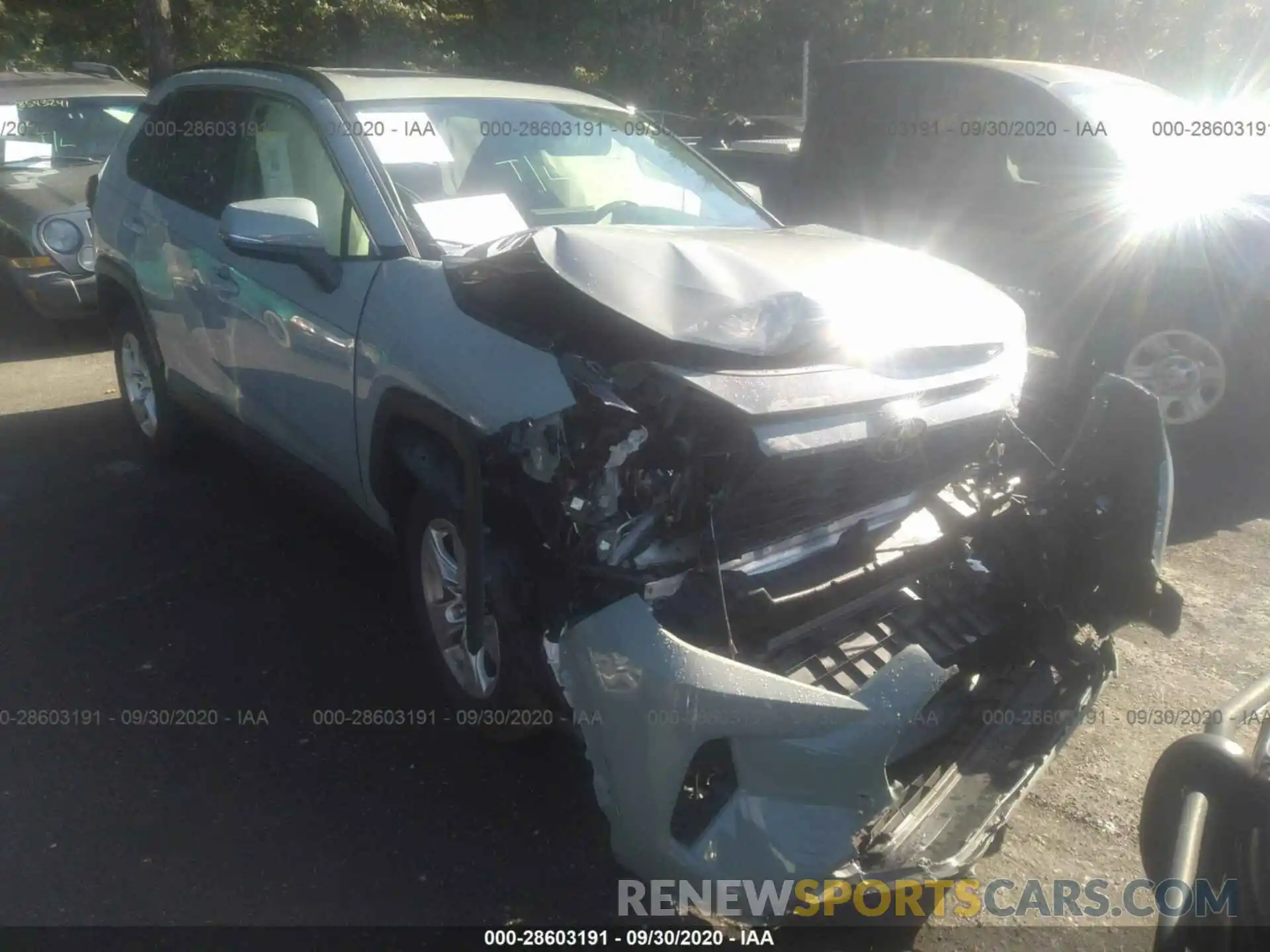 1 Photograph of a damaged car JTMP1RFV0KD016679 TOYOTA RAV4 2019