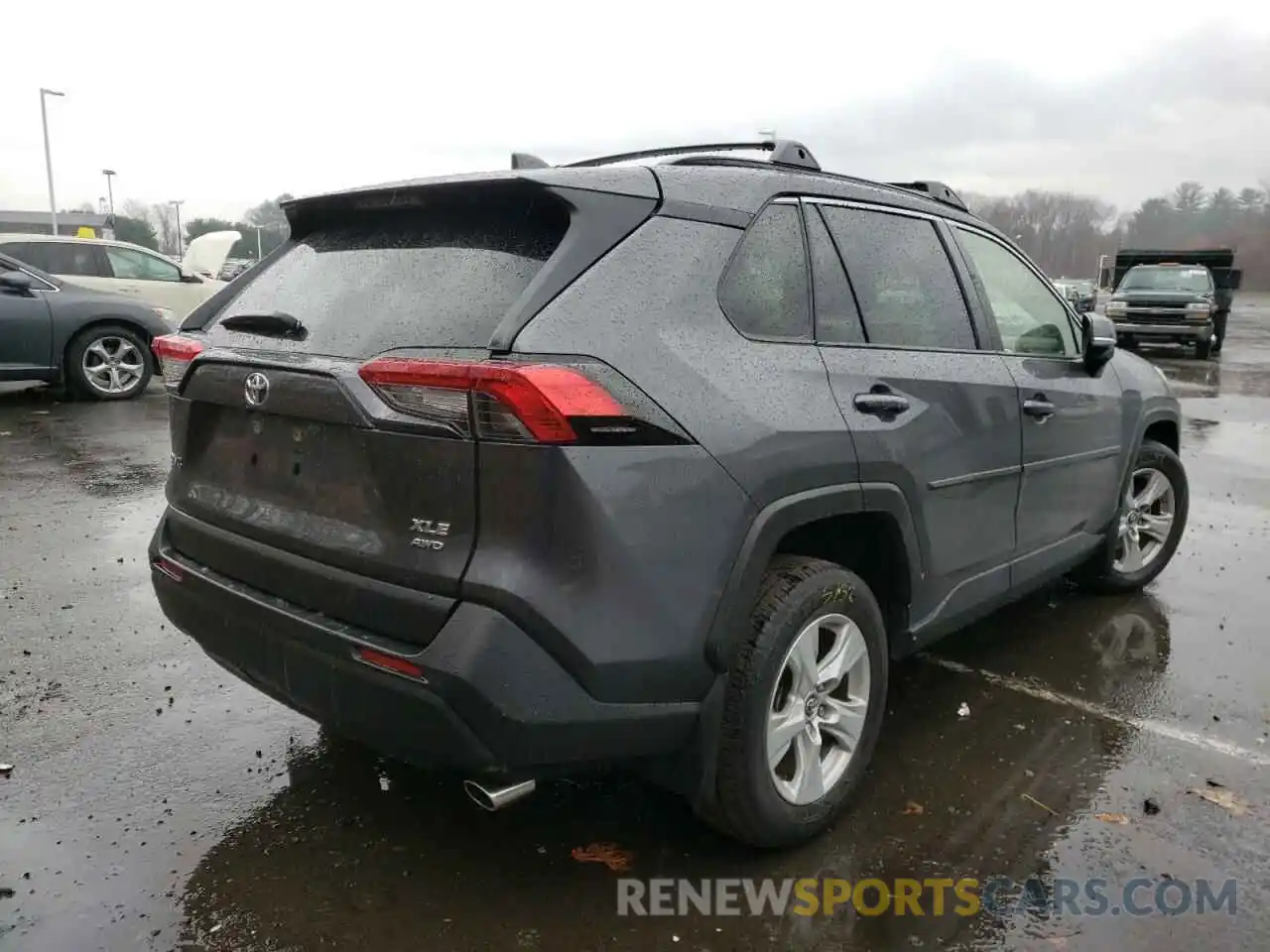 4 Photograph of a damaged car JTMP1RFV0KD017041 TOYOTA RAV4 2019