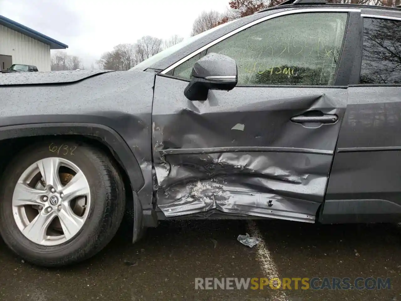 9 Photograph of a damaged car JTMP1RFV0KD017041 TOYOTA RAV4 2019